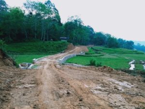 Jalan Menuju ke Lokasi Air Terjun Tang Posan