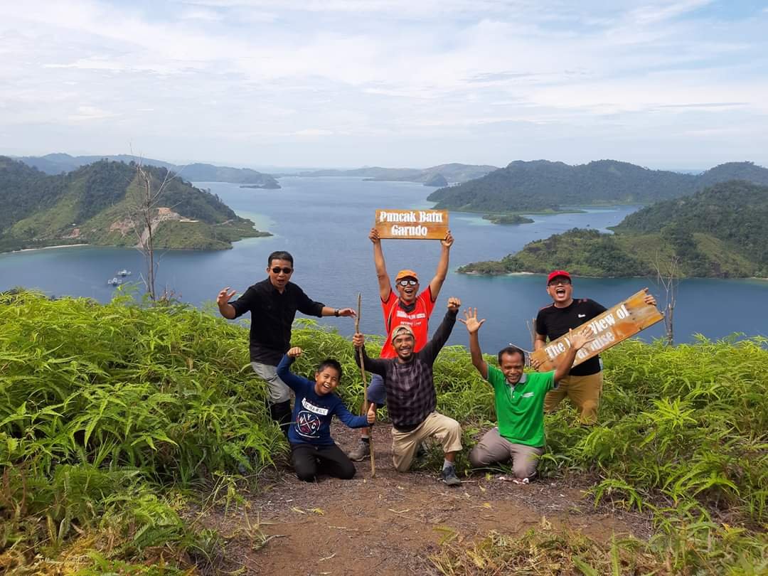 Puncak Batu Garudo The Real View Of Paradise Di Kawasan Wisata Mandeh Jurnal Sumbar