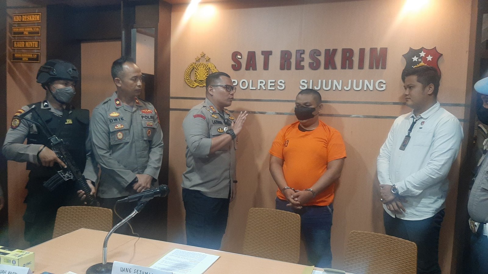 Diduga Jadi Bandar Judi Online, Polisi Sijunjung Tangkap Oknum ASN ...