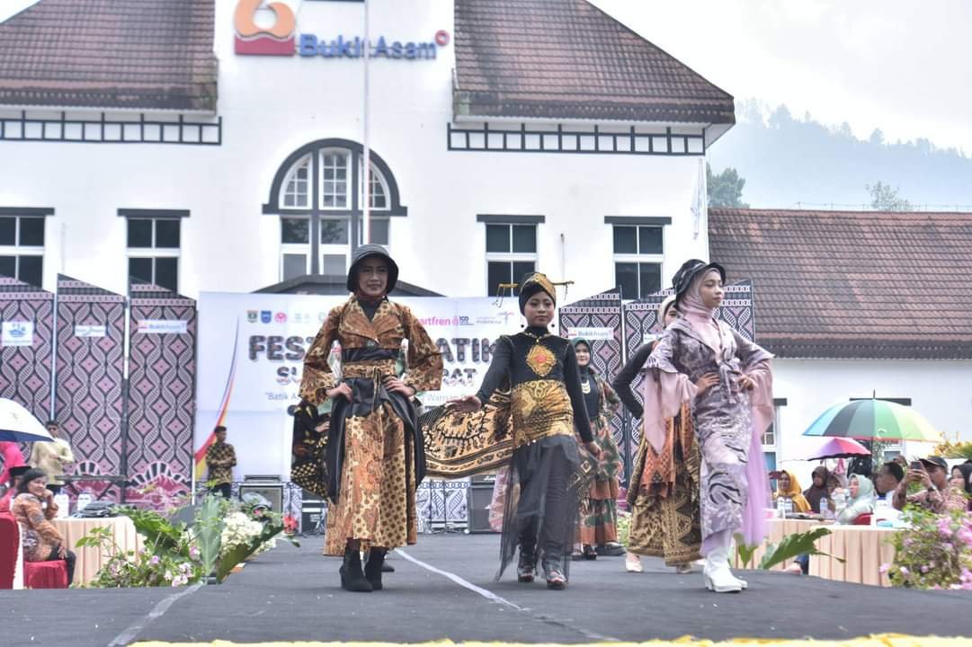 Usung Brand Batik Arang Sawahlunto Tuan Rumah Festival Batik Sumatra