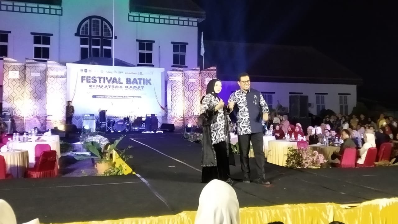 Festival Batik Sumbar 2023 Balutan Batik Arang Sawahlunto Dalam Pesona